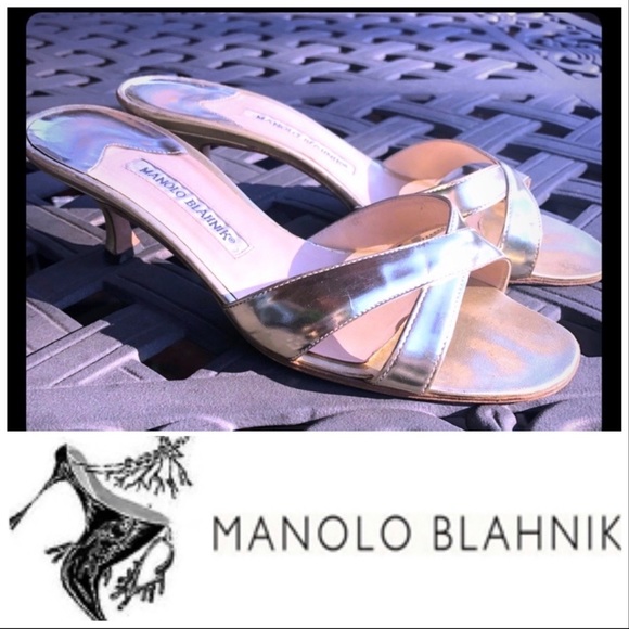 Manolo Blahnik Shoes - Manolo 💥GOLD💥 kitten heels